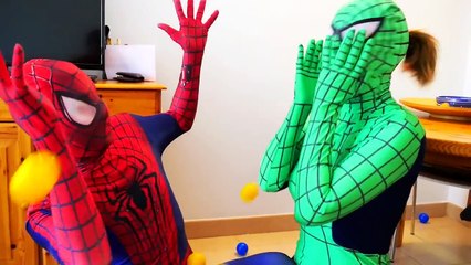 Frozen Elsa CHRISTMAS POO COLORED BALLS Spiderman Superman vs Joker Prank Fun Superhero in