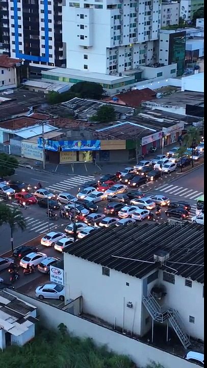 Quand les feux tricolores tombent en panne à un carrefour