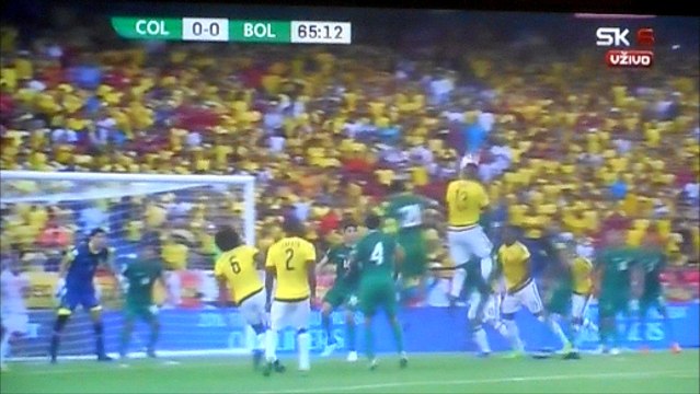 Yerry Mina Hits The Crossbar vs Bolivia!