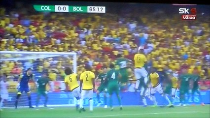 Yerry Mina Hits The Crossbar vs Bolivia!