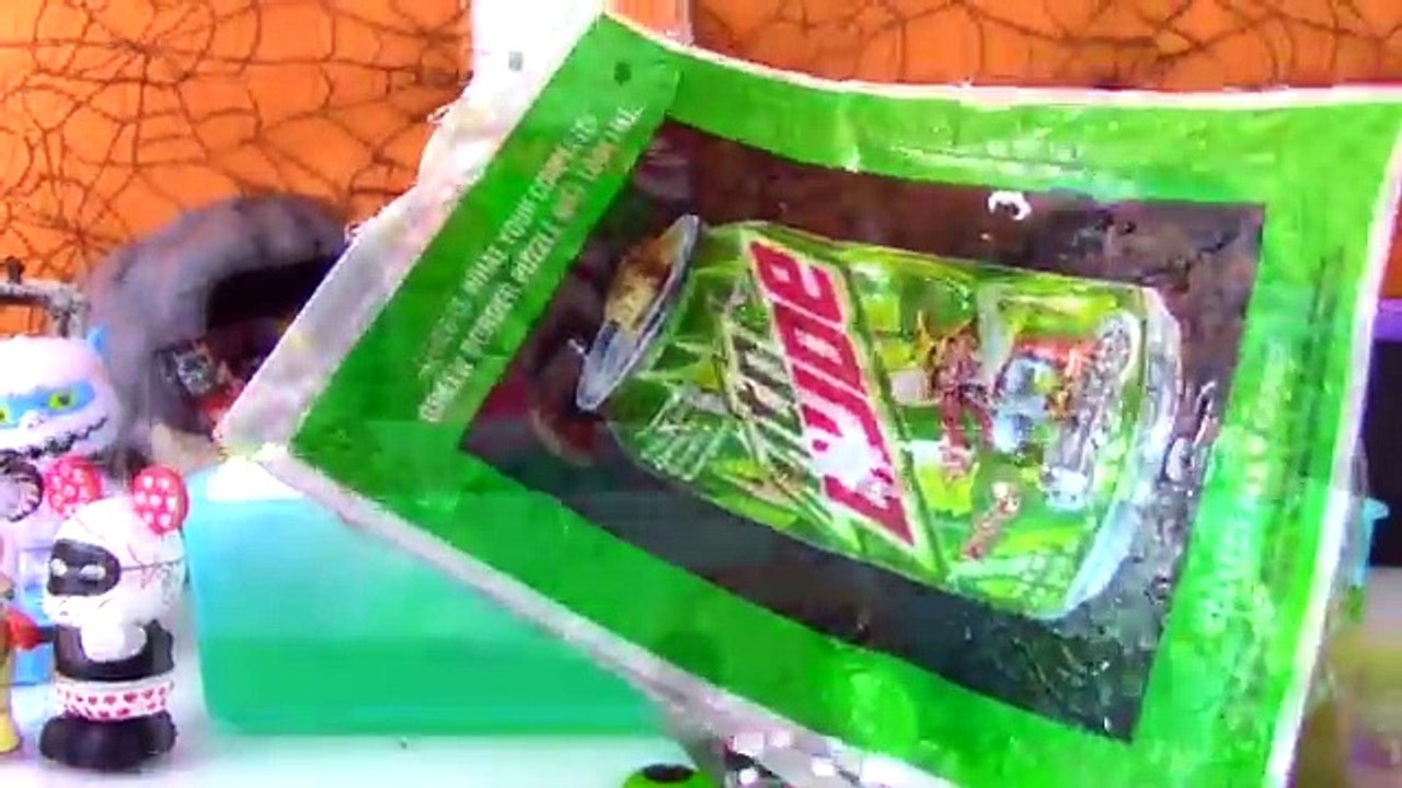 Wacky EYEBALL OOZE Wednesday! Plants vs Zombie Ooze Slime! Shopkins! Eye Popping Pig!