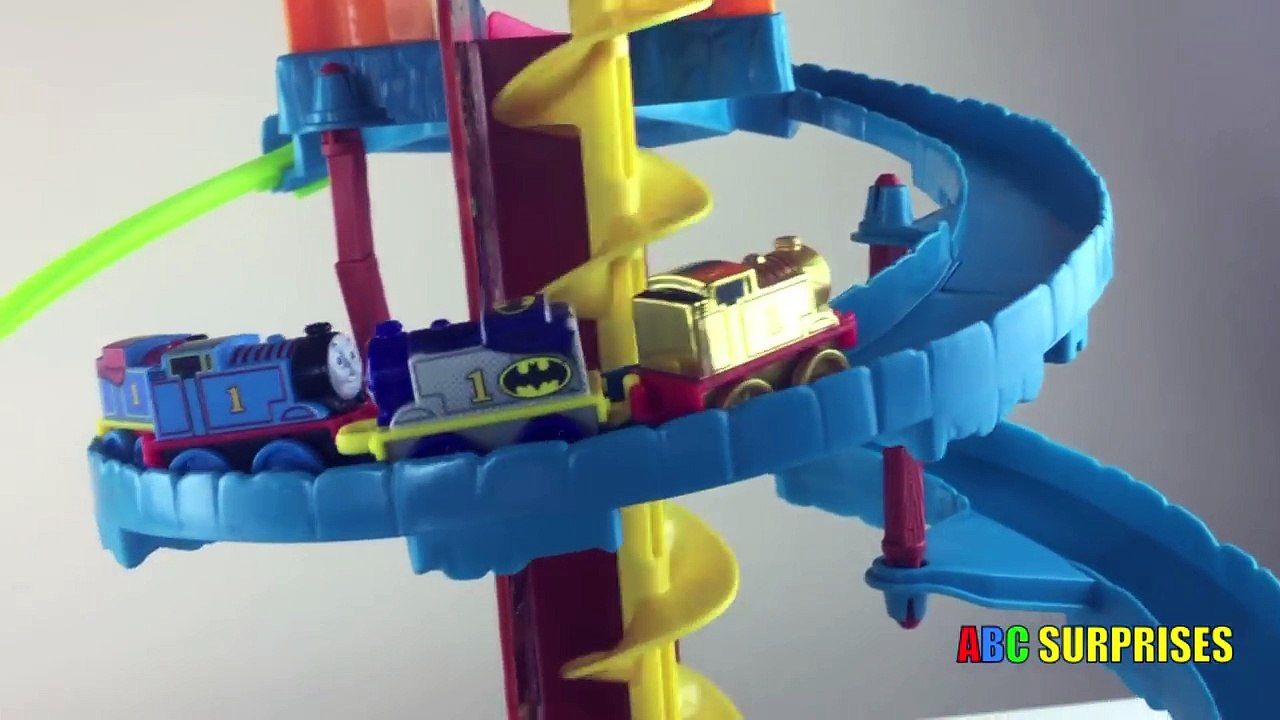 Thomas and Friends Minis Twist N Turn Stunt Thomas the Train DC Super Friends Toy Trains f