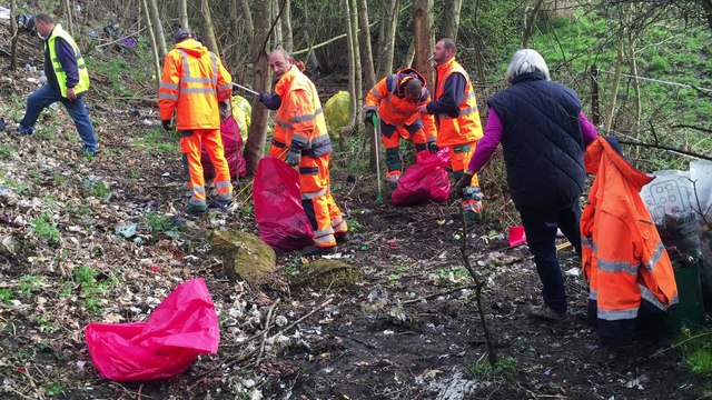 Dépôt sauvage entre Dour et Boussu: des tonnes de déchets ramassés