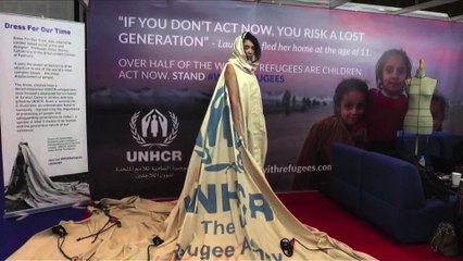 Une tente de réfugiés syriens transformée en robe