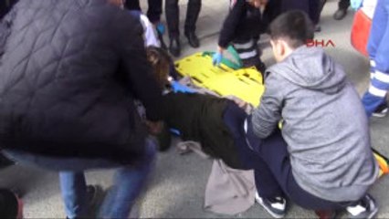 Ataşehir'de Tır'ın Altında Kalan Kadın Yaralandı