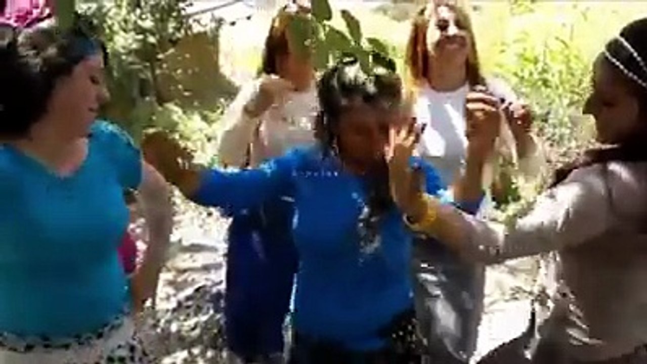 Kızlar Çok Güzel Oynuyor.. Beğen Paylaş