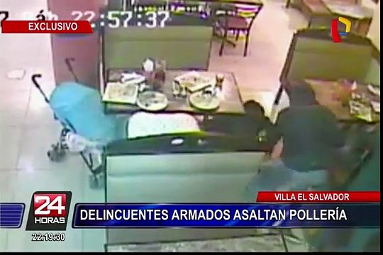 VES: cámaras captan violento asalto a pollería