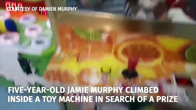 Un jeune garçon reste coincé dans une machine au centre de jeux à Nenagh en Irlande