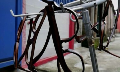 Membuat Bingkai Kacamata dari Limbah Industri Furnitur