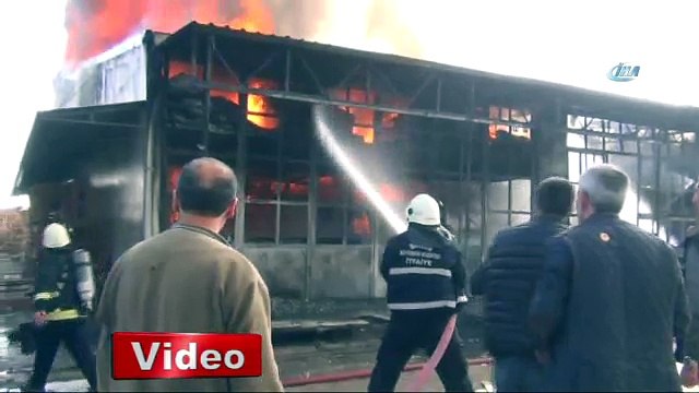 Mobilya fabrikası küle döndü