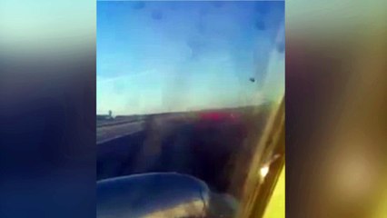 Cuando la puerta del avión se abre en pleno despegue