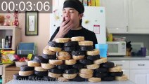 Un jeune homme mange 50 donuts pour son petit-déjeuner