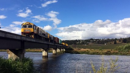 Tasrail TR14 TR01 #33 Train crossing the North Esk Bridge