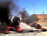 تطاوين : أهالي منطقة قصر أولاد دباب يحتجون و يحتجزون شاحنات تابعة للشركات البترولية