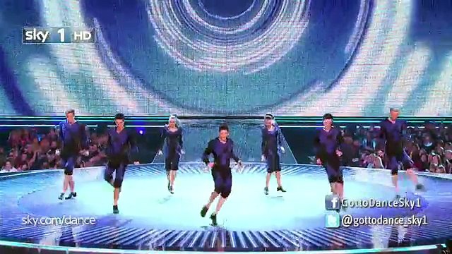 Lorsqu’ils montent sur scène, le jury est dubitatif. Mais quand la musique commence, le public est en délire !