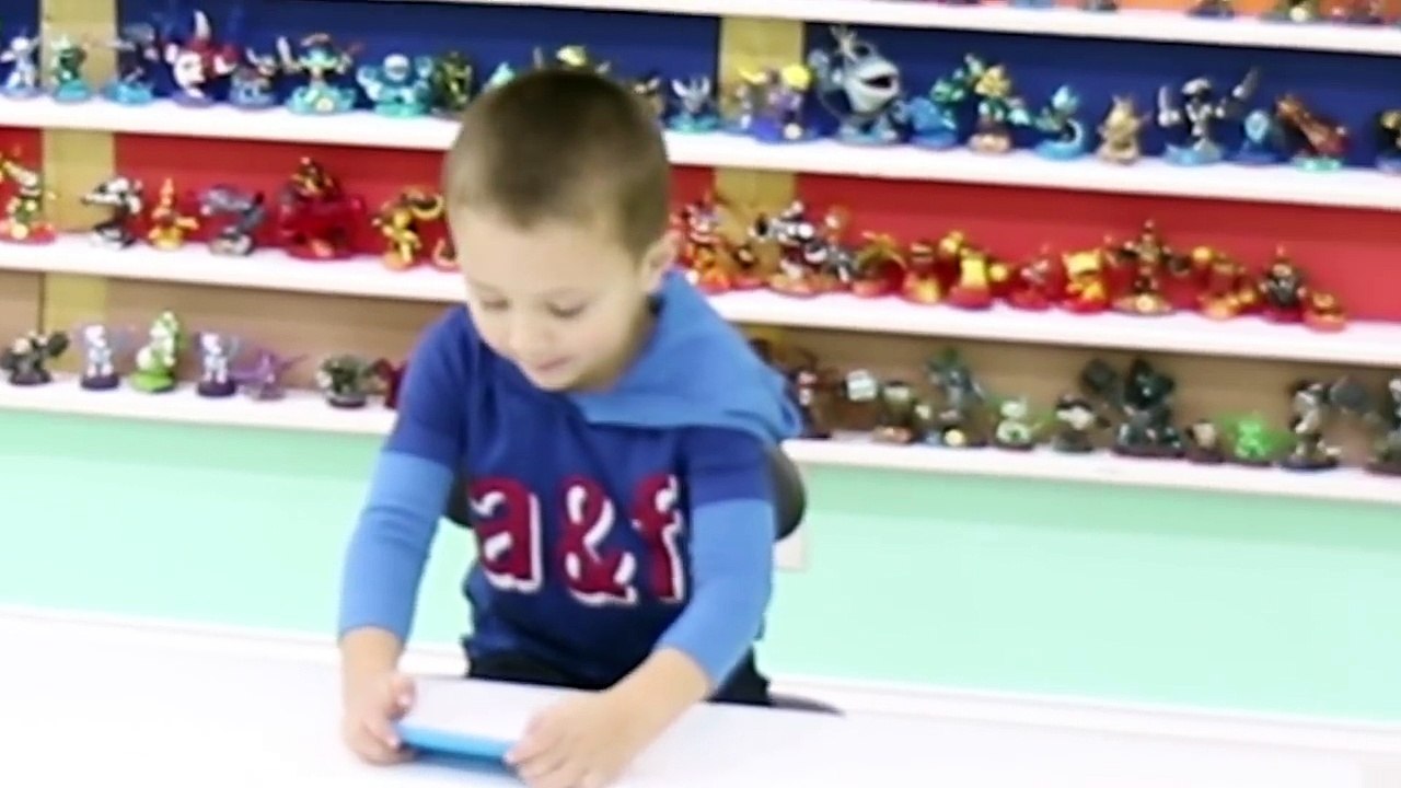 MAKE THE BABY SMILE CHALLENGE w/ Cutie Pie Shawn! (FUNnel Vision Family Fun!)