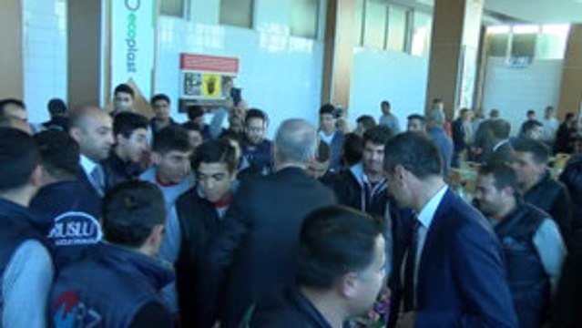 Başbakan Yardımcısı Numan Kurtulmuş Fabrika İşçileriyle Yemek Yedi
