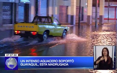 Un intenso aguacero soportó Guayaquil esta madrugada