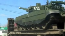 Россия стягивает десятки танков к границе с Украиной - Reuters