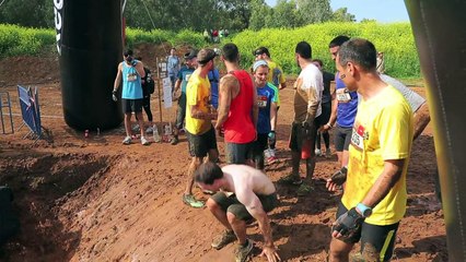 Des milliers de coureurs pour la "Journée de la boue" à Tel-Aviv