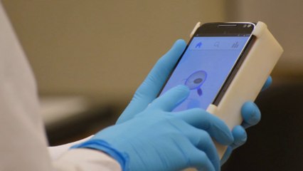 Este accesorio para el móvil indica si un hombre es fértil o no