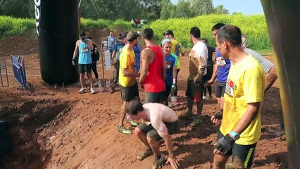 Des milliers de coureurs pour la "Journée de la boue" à Tel-Aviv