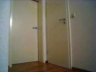 Populaires - Un serpent derrière la porte