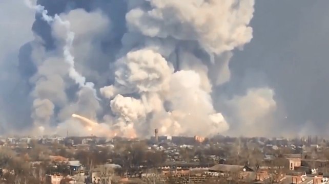 Explosion d'un dépôt d'armes à feu.
