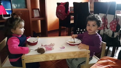 Las Niñas Comiendo juntas | The Girls Eating together | Diario de Gabri y Eli
