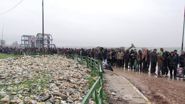 المدنيون الفارون من معارك الموصل في بداية رحلة مصيرها مجهول