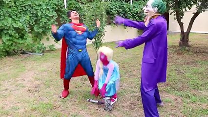 И Детка ребенок Эльза Веселая девушка в в в в жасмин джокер жизнь кино реальная человек-паук