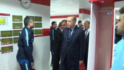 Cumhurbaşkanı Erdoğan, Milli Maç Öncesi Futbolcularla Görüştü