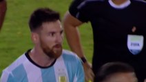 # Irritado, Messi bota dedo na cara e não cumprimenta assistente brasileiro