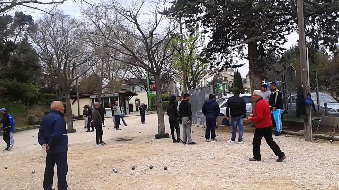 Mes 2 coéquipiers zaza(le maronneur) jean-louis (le carreau-teur mdr)et moi daf punk(normal on me voit pas)