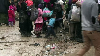 Los civiles huyen de la violencia de los combates en Mosul
