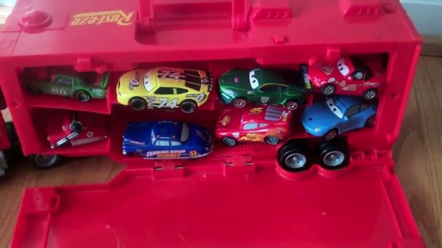 Disney Cars 2 Mack Carrying Case Car Hauler Semi Truck with Rust-eze Lightning McQuee