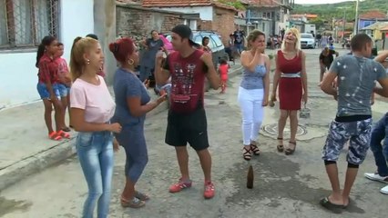 Pembeli kız birşeyini unutmuş