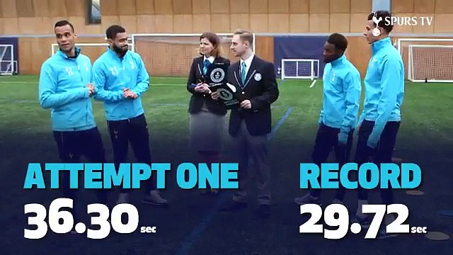 Jogadores do Tottenham entram para o Guiness