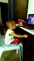 Trending 1 yr old kid watching video of DOTA 2 replay