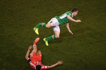 La blessure horrible de Seamus Coleman - Jambe brisé par Neil Taylor