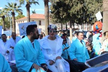 Bornoz Giyip Sokağa Döküldüler