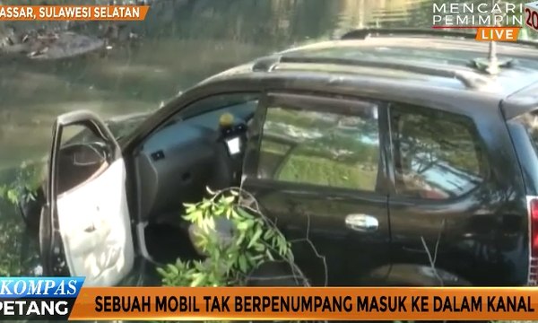 Sebuah Mobil Tak Berpenumpang Terjun ke Kanal