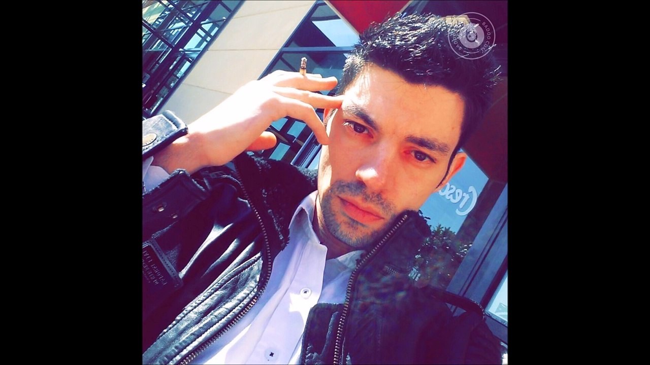 Emilien Villez alias Emilien ou Kim Hostwood sur FacebookYoutube-ohQIAhfcJ