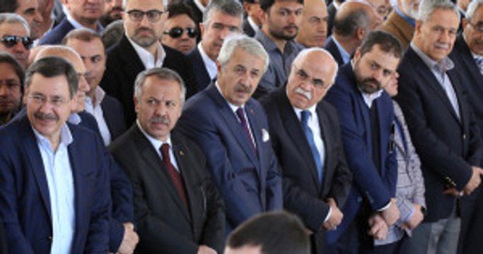 Melih Gökçek ve Bülent Arınç Aynı Kareye Girdi Ama Birbirinin Yüzüne Bile Bakmadı