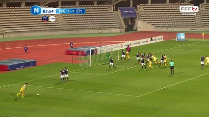 Coup franc assez vicieux tiré directement