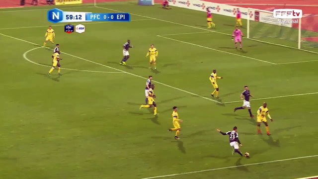 Le centre est déposé sur la tête mais ça passe à côté