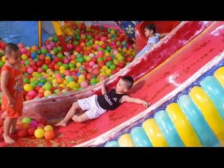 Chơi Nhà Bóng,Chơi Nhà Banh Vui Nhộn Ở Vườn trẻ Kim Đồng Tháng 05-2015-Ball pit fun 2015