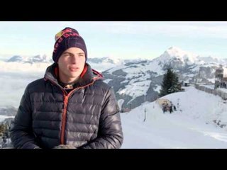 Max Verstappen se exhibe con un Red Bull en la nieve
