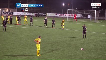 Coup franc qui passe derrière
