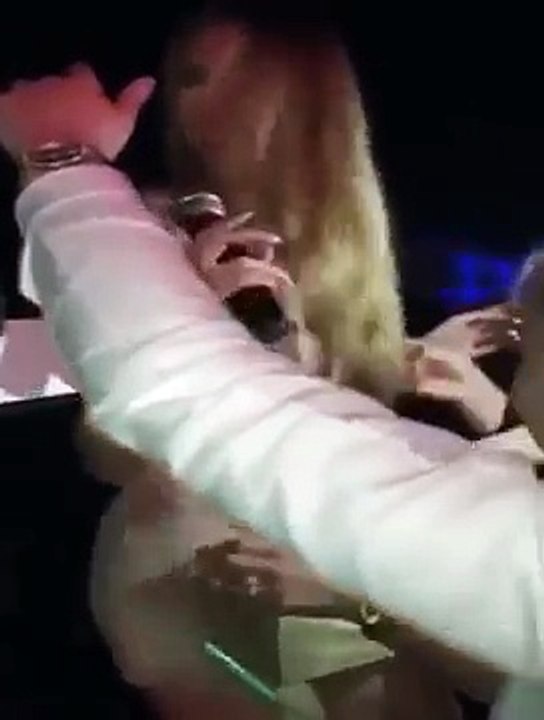 RADU MANOJLOVIC FANOVI PIPAJU ZA GUZU